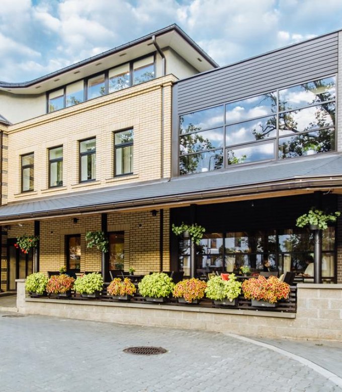 FOUR STARS HOTEL 