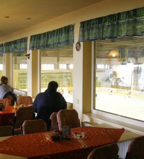 LUNCH ON THE ICE RINK